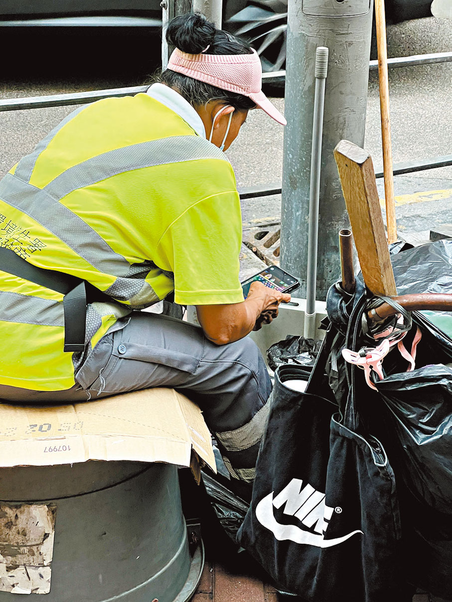 ●工作時間有清潔工打機。