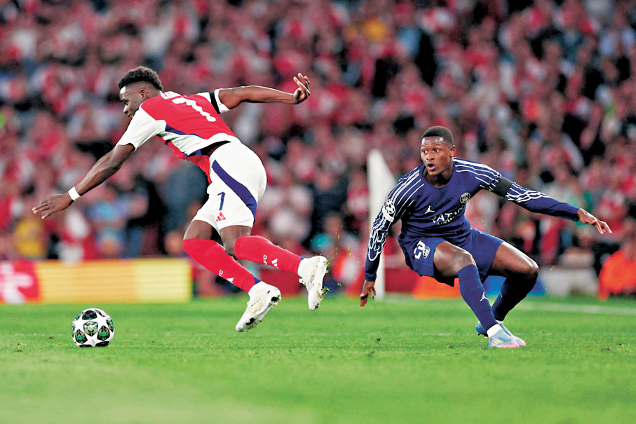 ●紐奴文迪斯（右）成功凍結沙卡。  法新社