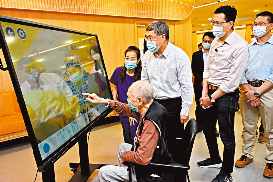 ●卓永興、吳秋北等人與院友交流。卓永興Fb圖片