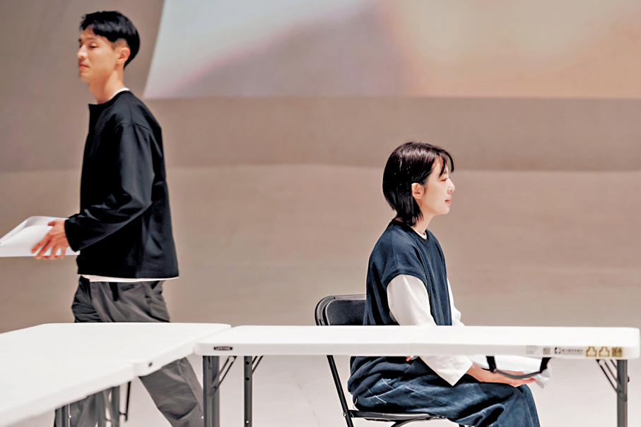 ●作品以「講述展演」的方式與觀眾交流。