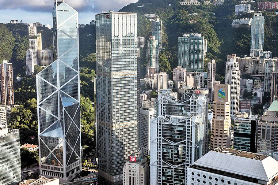 ●香港銀行體系結餘增加有機會令拆息回落,利好資產市場。 資料圖片