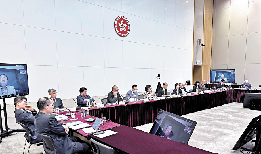 ●籌備新醫學院工作組與提交建議書的大學代表會面。
