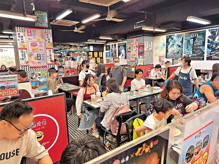 ●不少旅客指香港餐廳服務態度良好。
