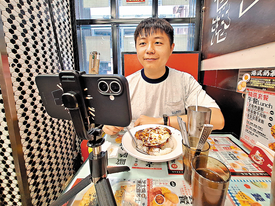 ●本報記者在食店內拍錄數十分鐘都無職員作出任何口頭或企圖干擾行為。