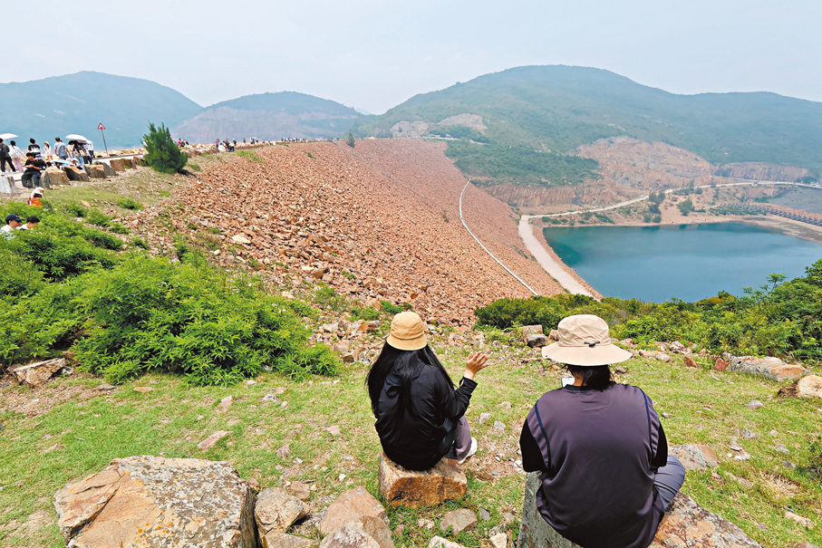 ●萬宜水庫與非遺美景,是遊客來香港其中一段難忘的回憶。 香港文匯報記者涂穴 攝