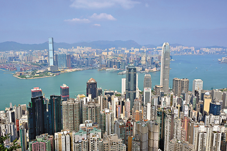 ●維港兩岸有大量光影及高樓大廈,會影響無人機操控。 資料圖片