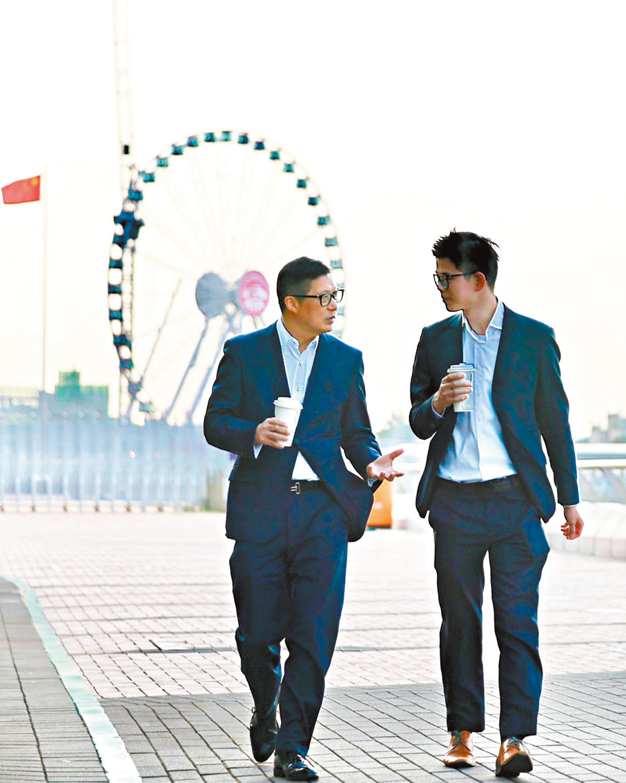 ●鄧炳強在社交平台提及一位年輕同事的愛國情懷。 鄧炳強Fb圖片