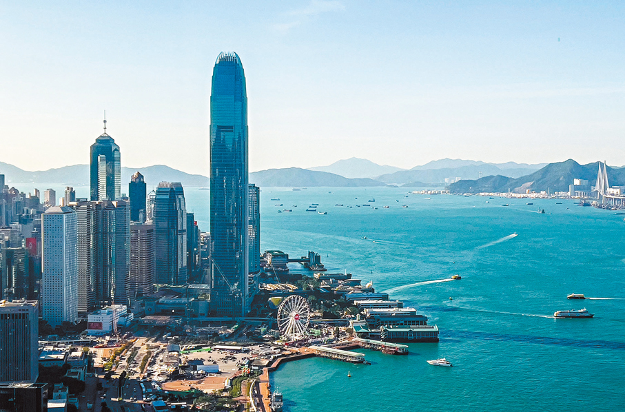 ●金管局3日內兩度入市,已有約560億元的熱錢流入港元體系。圖為香港中環核心商業區。 資料圖片