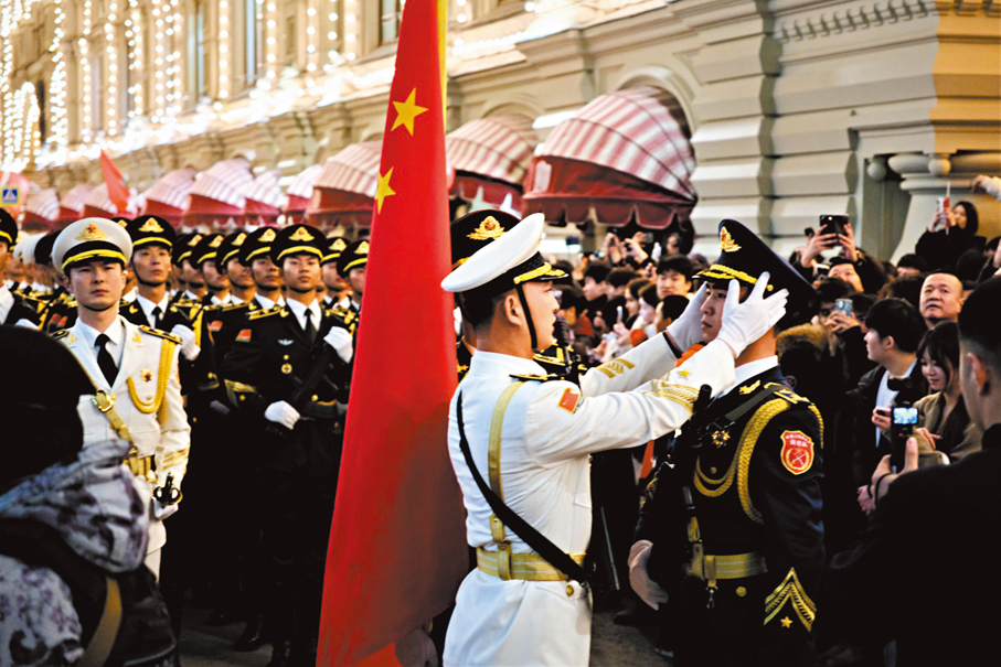 ●中國人民解放軍儀仗司禮大隊在綵排。 網上圖片