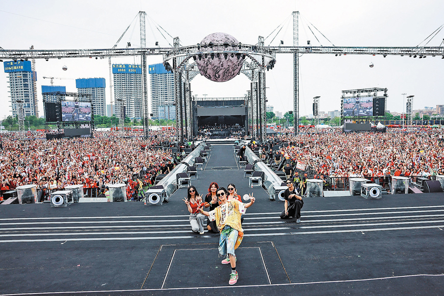 ●華晨宇和「火星人」佛山聚首。  主辦方供圖