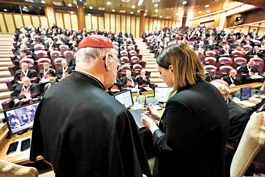 ●樞機在梵蒂岡參加秘密會議前全體大會。 路透社