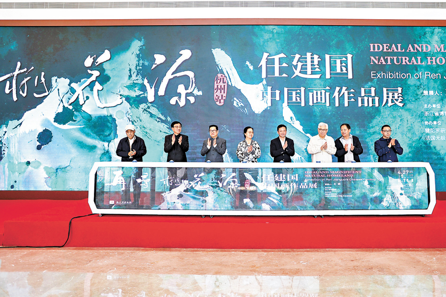 ●一眾主禮嘉賓共同慶賀展覽開幕。