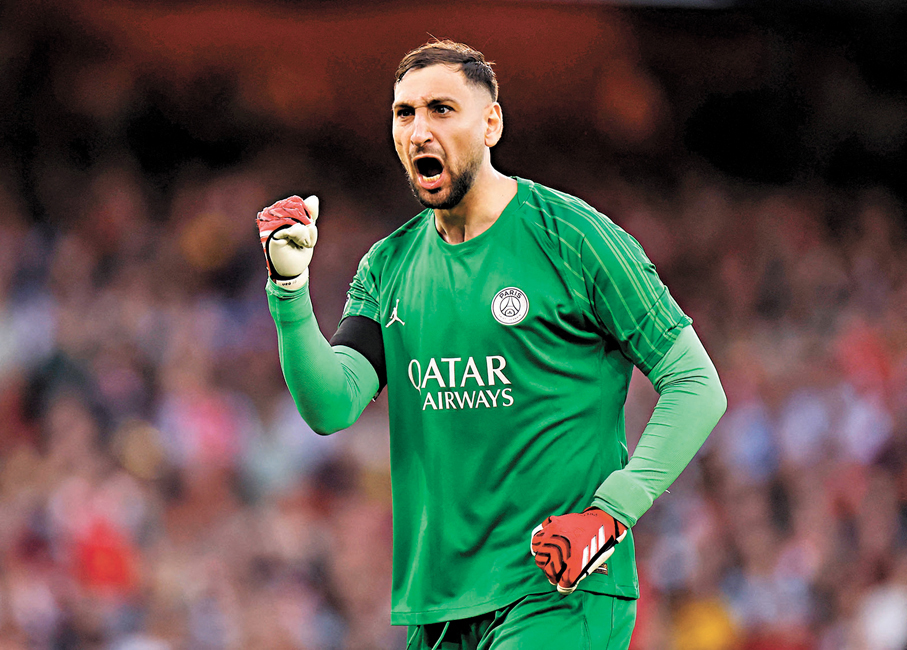 ●當拿隆馬首回合屢救險球，是役誓要延續神勇表現。  資料圖片