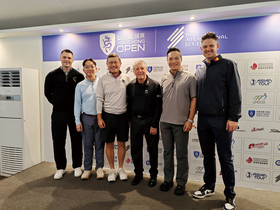 ●2024年11月20日,杜家駒(右二)出席「LIV Golf 2025 香港站」。