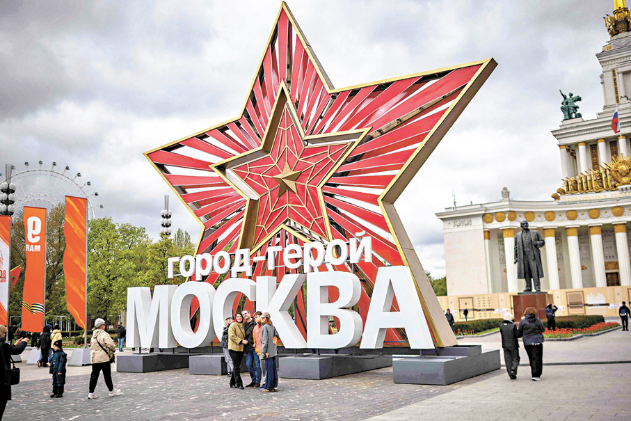 ●莫斯科全俄展覽中心加設勝利日裝飾。 法新社