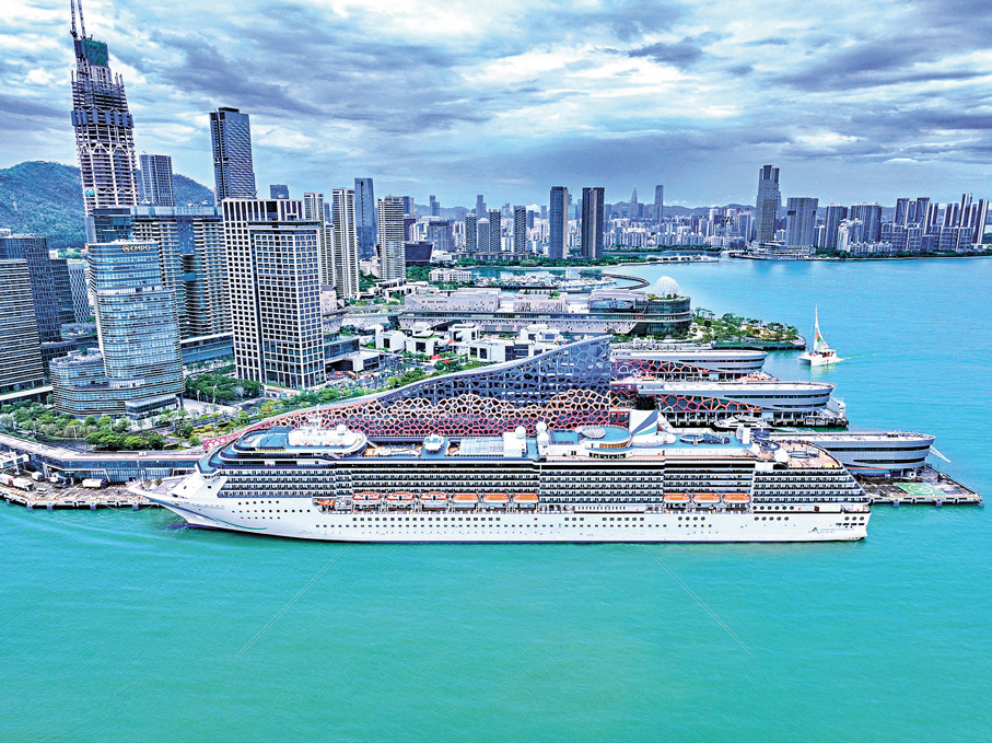●愛達·地中海號首次停靠深圳國際郵輪母港。香港文匯報深圳傳真