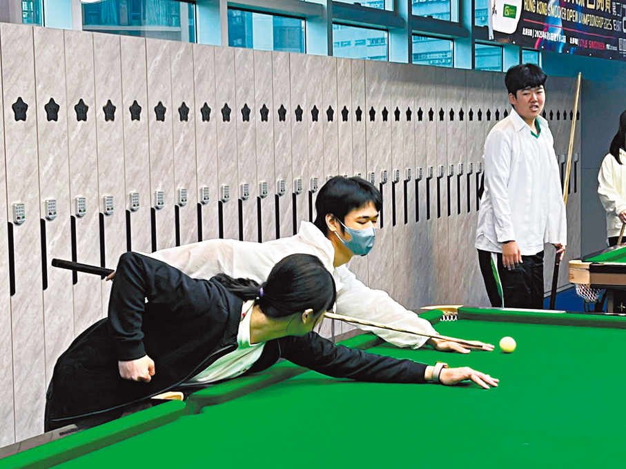 ●李子豪的場館內設有指導員傳授桌球技巧。  受訪者供圖