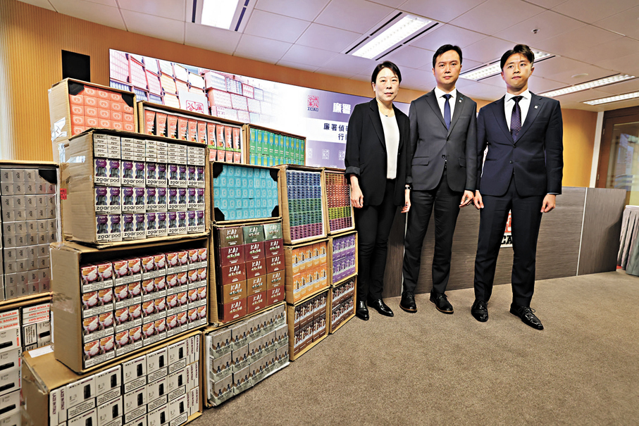 ●廉署在行動中檢獲破紀錄、市值約2,000萬元的電子煙產品。 香港文匯報記者劉友光 攝