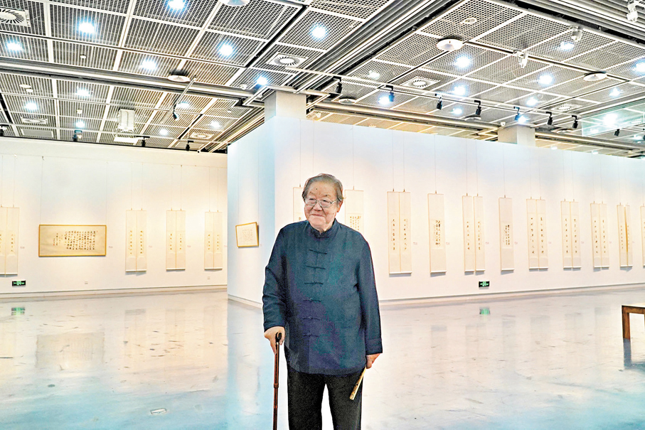 ●金耀基表示在南辦展好像回到了文化的故鄉。