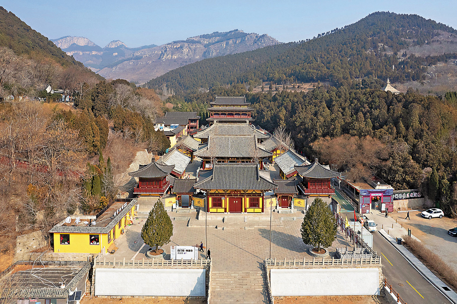●四門塔景區內的神通寺。胡臥龍 攝