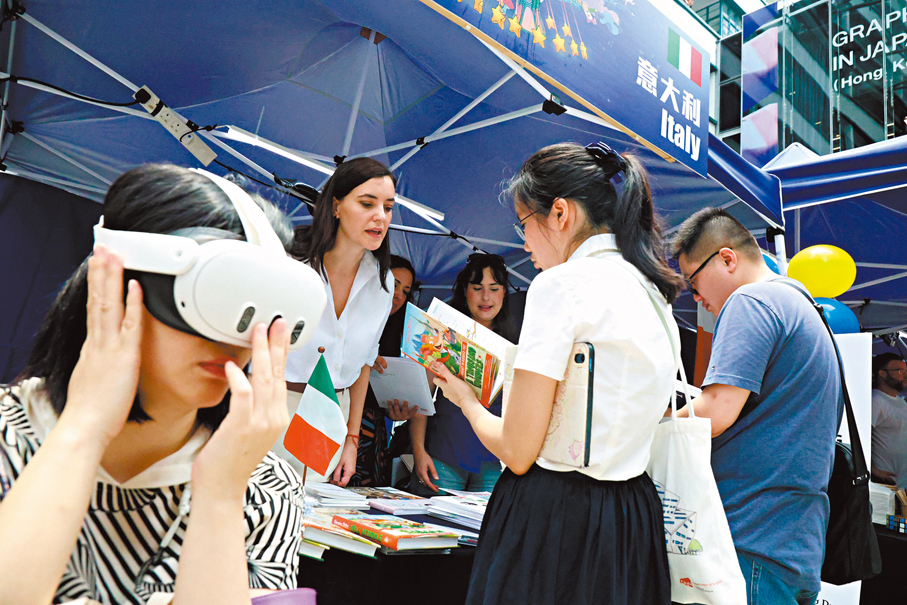 ●有攤位以VR介紹意大利的馬哥孛羅景點。 香港文匯報記者萬霜靈 攝