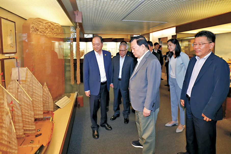 ●夏寶龍參觀考察海事博物館。 國務院港澳辦網站圖片