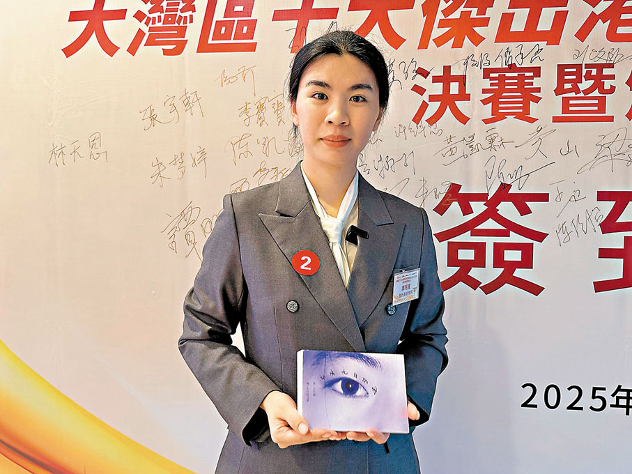 廣州美術學院大四學生譚明麗：很多山區孩子因留守或貧困而內向自卑，而藝術成為他們情緒的出口。一幅畫、一首歌、一件手工作品，都可能讓他們找到被傾聽的力量。