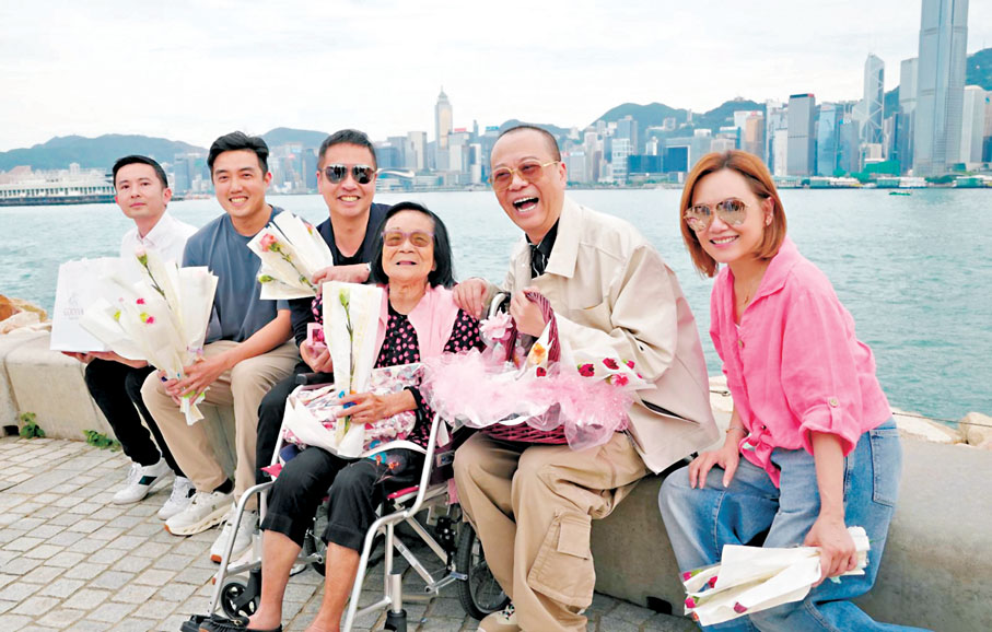 ●歐陽震華逗得市民笑聲不斷。主辦方供圖