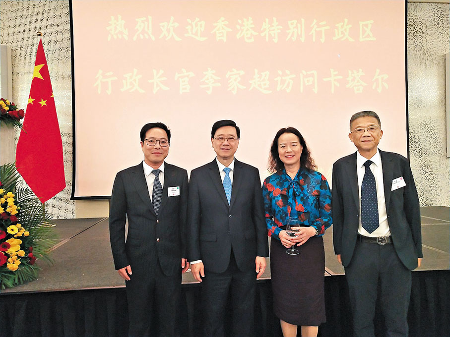 ●寶業湖北建工集團董事張健(右一)此次陪同特首李家超出訪中東。 受訪者提供