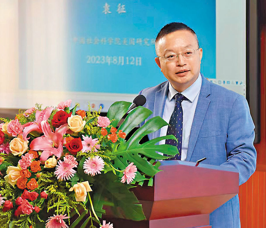 【人物名片】袁征,現任中國社會科學院美國研究所副所長、創新項目首席研究員、美國外交優勢學科帶頭人,中華美國學會副會長兼秘書長。長年從事美國對外戰略與中美關係的研究。曾承擔多項國家社科基金和中國社科院重大或重點課題研究工作,參與撰寫學術著作20餘部,發表學術論文和國際時評400多篇,撰寫研究報告上百篇,科研成果多次獲獎。