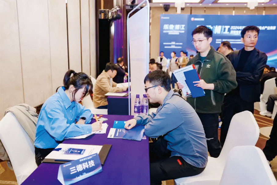 ●湖南湘江新區攜優質企業赴深圳引才。