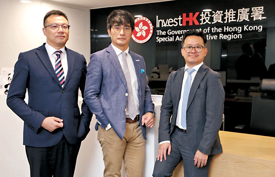 ●投推署王國藩（中）表示，署方目前還在與約10間倉庫營運商接觸，並料LME在港增設交割倉可為本港新增1,000個相關職位。旁為華潤物流吳桉(左)及GKE Metal Logistics梁金源（右）。 記者曾興偉  攝