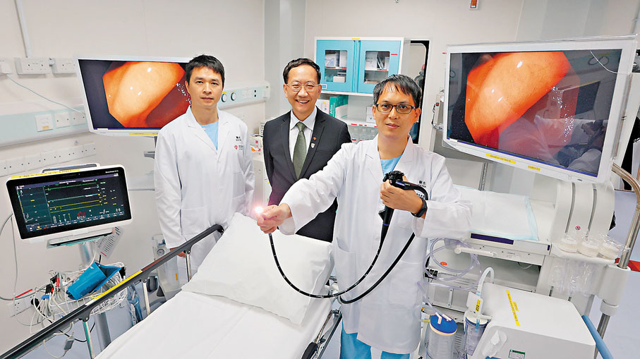 ●兩名交流醫生於去年11月加入新界東醫院聯網內科團隊，進行為期一年的交流項目。左起：梁崇芬、冼藝泉、葉錦寧。 香港文匯報記者黃艾力  攝