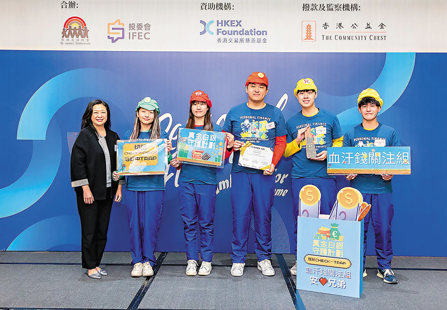 ●圖為香港專業教育學院血汗錢關注組五位學生。右起：鍾冠衡、張家聰、何浩繁、賴雅思和郭嘉敏。 VTC圖片