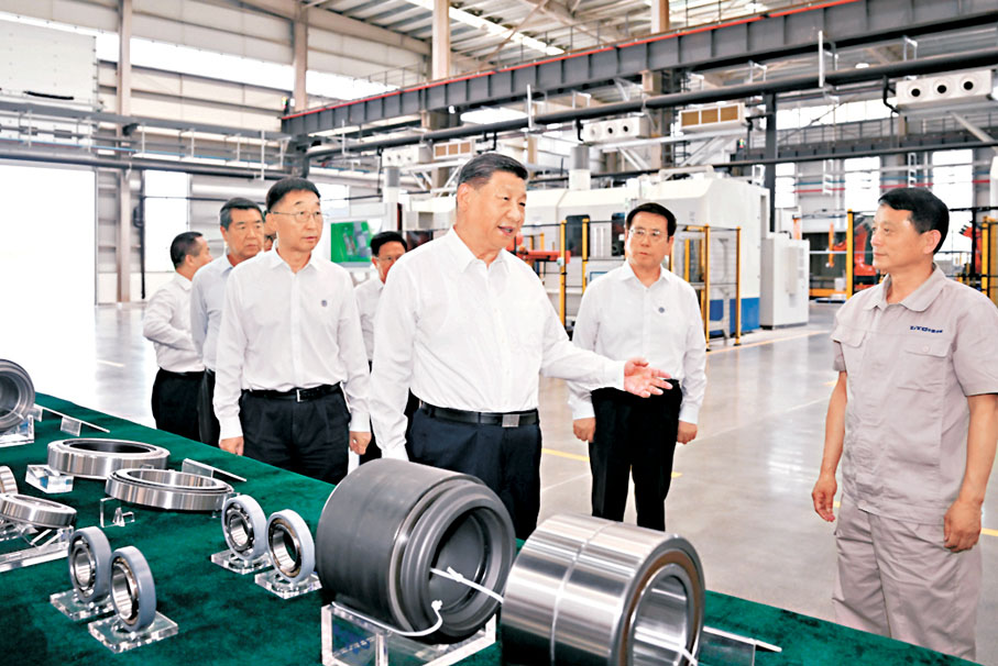 ●這是習近平在洛陽軸承集團股份有限公司考察，了解當地加快先進製造業發展等情況。新華社