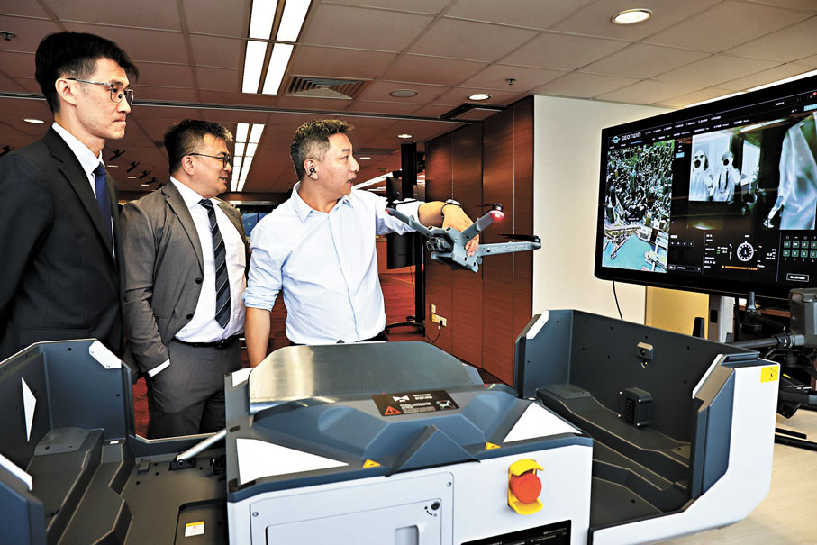 ●今年將透過兩個運輸及物流局的低空經濟「監管沙盒」試點項目，試驗利用自動化無人機技術，作斜坡安全管理。香港文匯報記者萬霜靈 攝