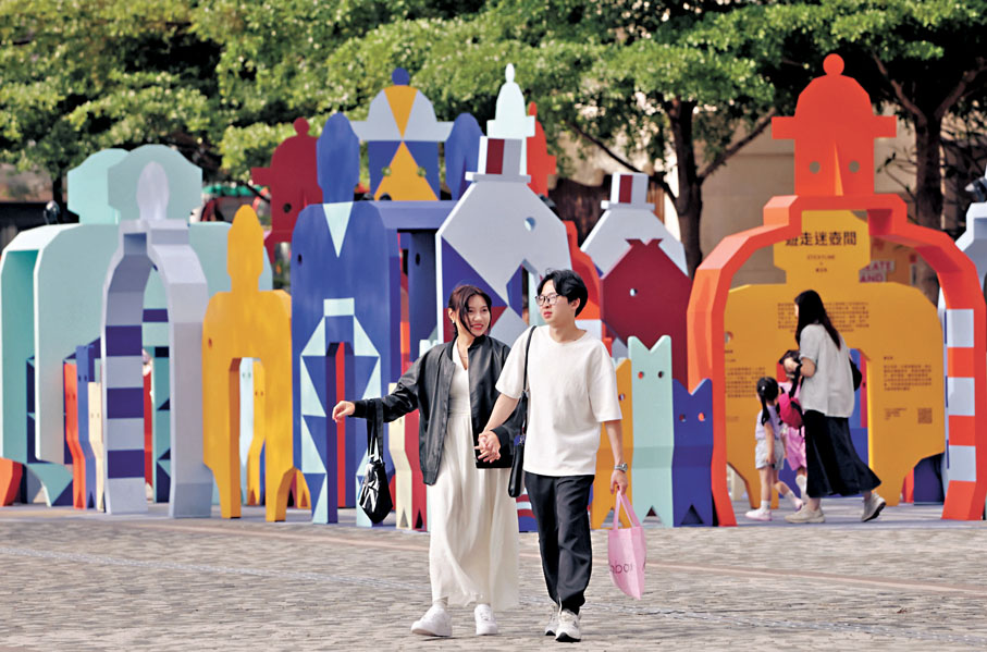 ●研究發現自我控制與寬恕之間存在顯著正相關，而寬恕能提升關係的滿意度、承諾度及親密感。圖為一對情侶正在散步。