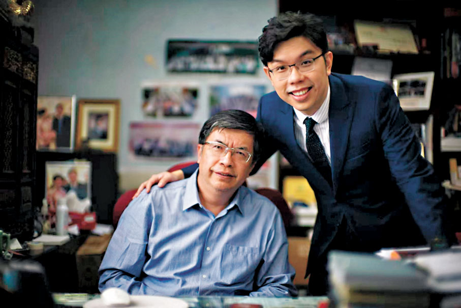 ●沈慧林（右）及父親沈墨寧。 受訪者供圖