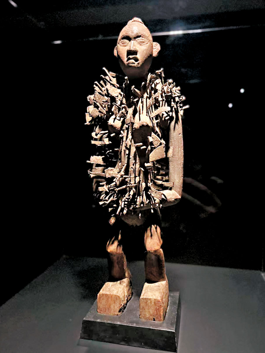 ●Nkisi Nkonde大型嵌鐵女像