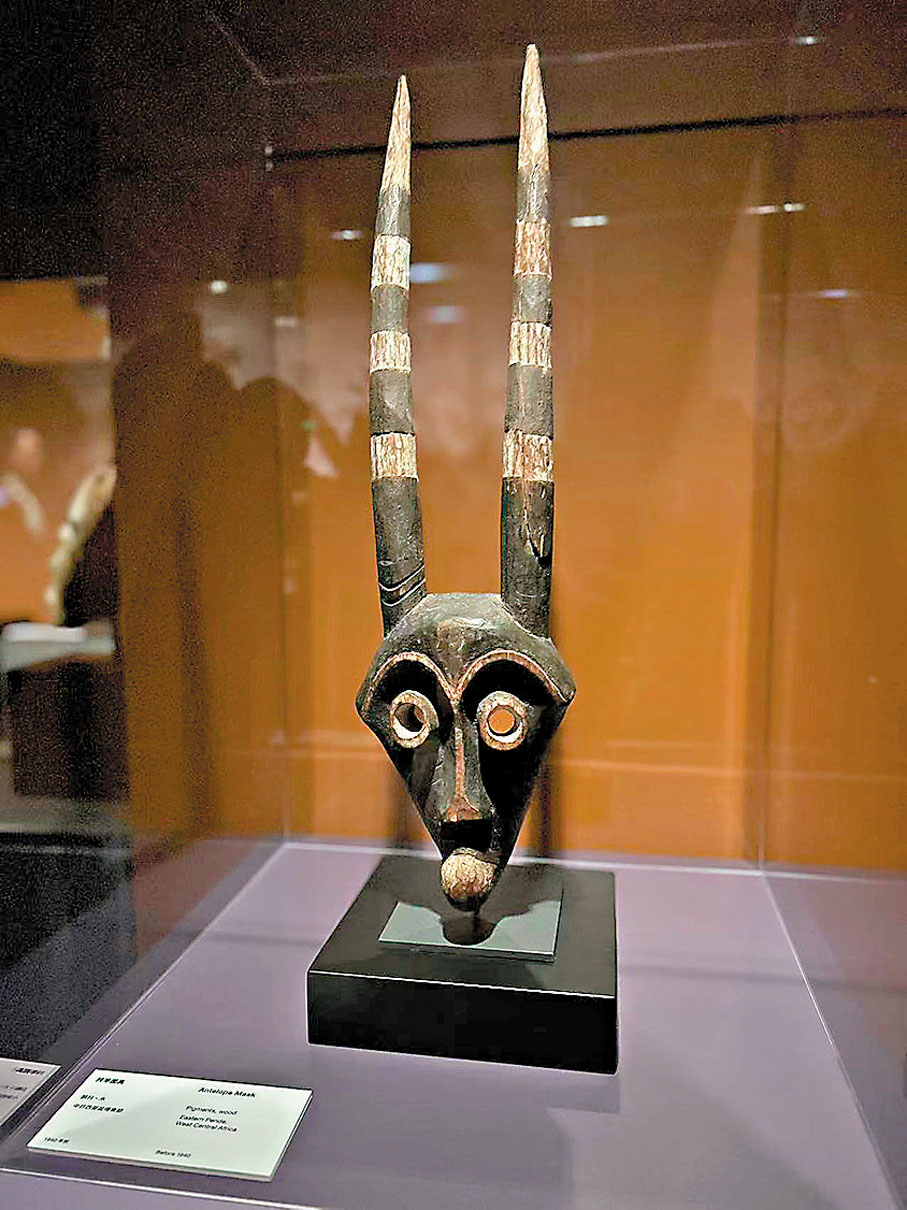 ●以羚羊為靈感製作的動物面具。