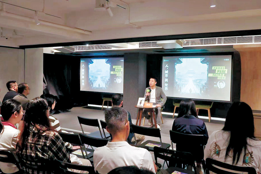 ●作家海漄早前來港參加「一本讀書會」，與觀眾分享創作理念。陳藝  攝