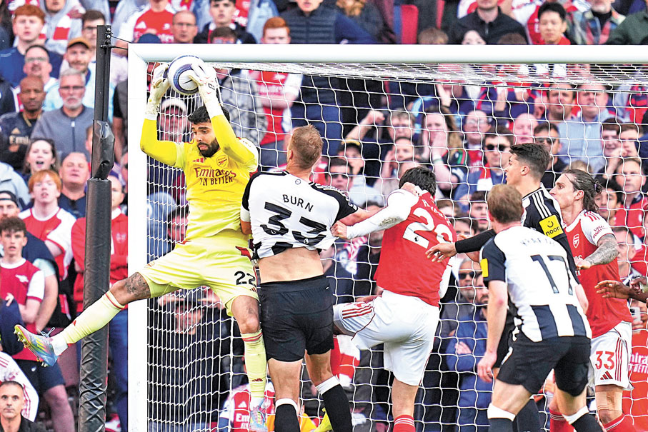 ●大衛拉耶（左）全場作出了5次關鍵撲救。美聯社