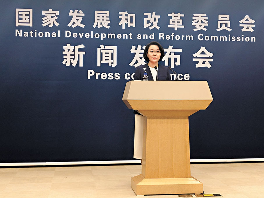 ●國家發展改革委新聞發言人答香港文匯報記者問。 香港文匯報記者任芳頡  攝