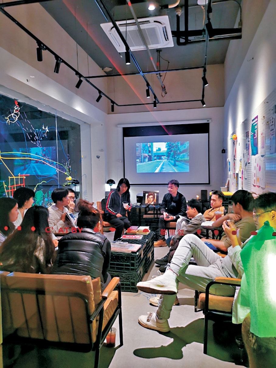 ●阿達得到與餐廳合作的機會，把「學術酒吧」活動移師至餐廳舉行。