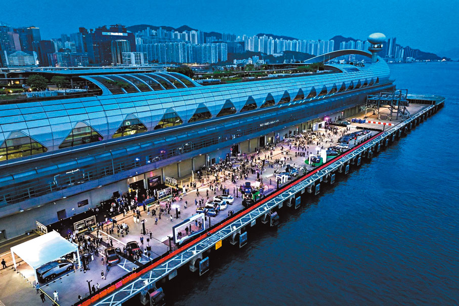 ●啟德郵輪碼頭早前舉行車展成功吸引人氣，政府希望日後能引入更多大型活動。啟德郵輪碼頭官網