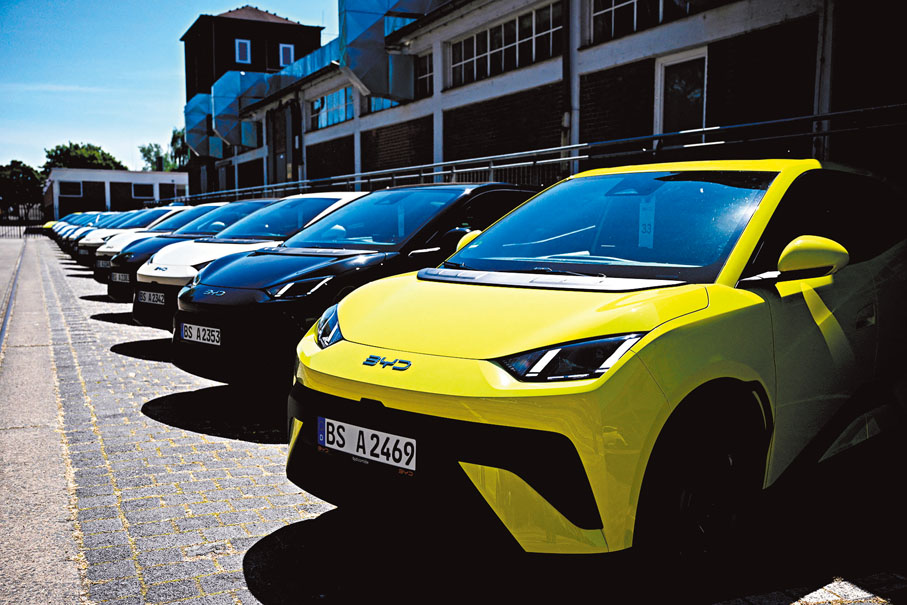 ●比亞迪在德國宣布推出「海豚(Dolphin) Surf」，價格僅為2萬歐元。 路透社