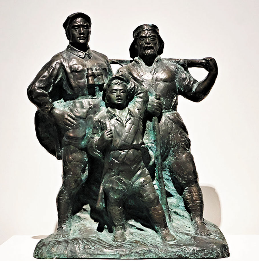 《長征路上三代人》錢海源,雕塑,71×61×33cm,2011年,廣東美術館藏