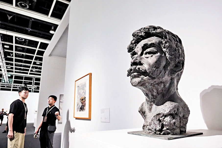 《魯迅像》潘鶴,雕塑,76×35×43cm,1981年,廣東美術館藏 中通社