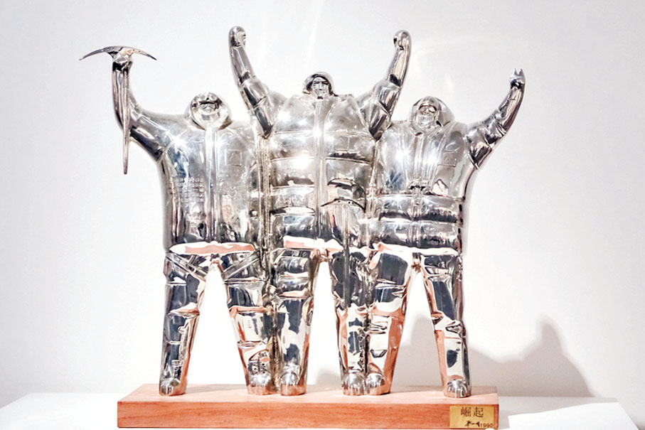 《崛起》黎明,雕塑,75×80×26cm,1990年,廣東美術館藏 中通社