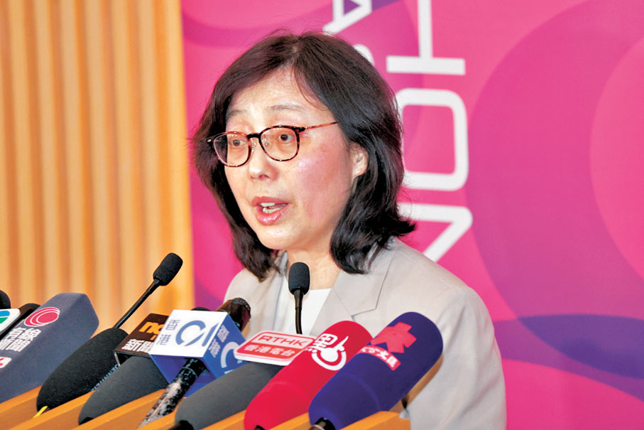 ●甯漢豪說,將盡快安排新承建商接手精進在建的項目。 香港文匯報記者北山彥 攝